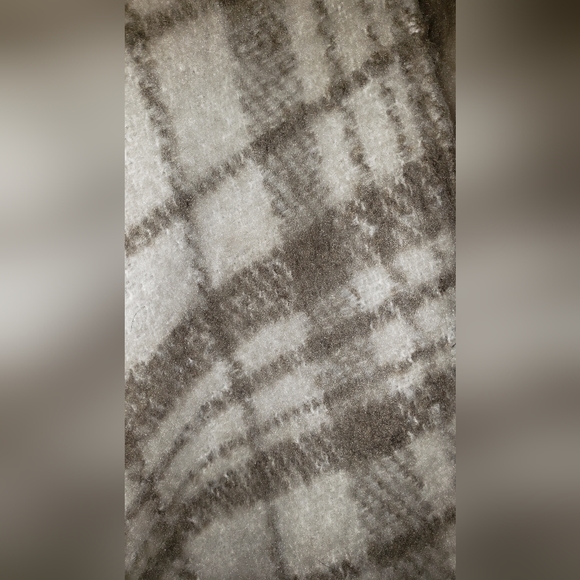 Simply Noelle poncho hooded fringe plaid white and grayish/tan one size fits all - Picture 3 of 4